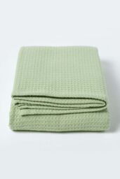 Homescapes Cotton Waffle Blanket Throw - Soft, Breathable & Skin-Friendly in Green - Size: 250 cm x 230 cm - thumbnail 2