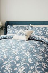 V & A 'Daffodil Dreams' Cotton Duvet Cover Set in Blue - Size: Double - thumbnail 2