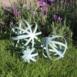 Melody Maison Set Of 3 Antique Sage Green Decorative Garden Spheres in Light Green - thumbnail 2