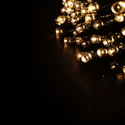 Samuel Alexander 10m Battery Operated Christmas String Lights with 100 Warm White LEDs on Clear Cable in Beige - thumbnail 3