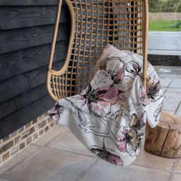 Benjamin Tate Design Flower Illustration Blanket in Natural - Size: 120 cm x 150 cm - thumbnail 4