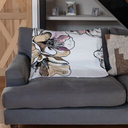 Benjamin Tate Design Flower Illustration Blanket in Natural - Size: 120 cm x 150 cm - thumbnail 2