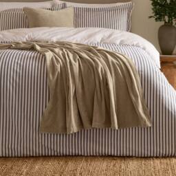 Yard Heavy Chenille Velvet Throw in White - Size: 130 cm x 180 cm