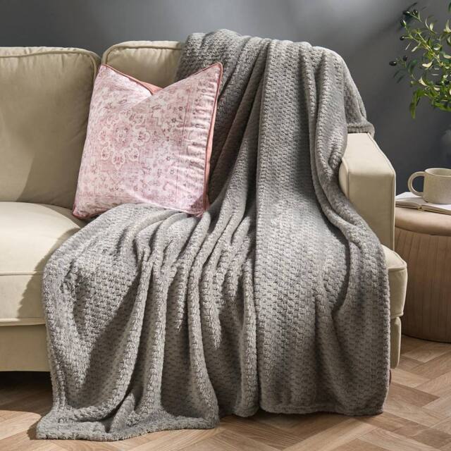 OHS Luxury Large Waffle Honeycomb Mink Warm Throw in Mid Grey - Size: 125 cm x 150 cm - image 1