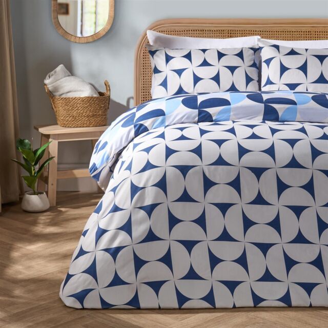 OHS Moroccan Abstract Microfibre Duvet Cover with Pillowcase Bedding Set in Navy - Size: Double - image 1