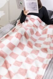 Living and Home 100 x 150cm Flannel Soft Lightweight Checkered Throw Blanket in Pink - Size: 100 x 150 cm - thumbnail 2