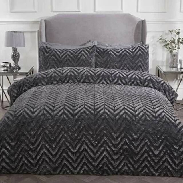 Smart Living Luxury Chevron Airblown Faux Fur Duvet Cover with Pillowcases in Charcoal - Size: Single - image 1