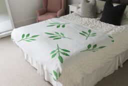Benjamin Tate Design Green Leaf Blanket in Natural - Size: 120 cm x 150 cm - thumbnail 3