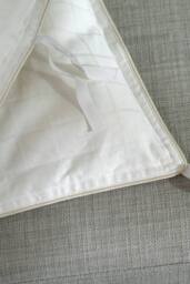 Soak&Sleep 4.5 Tog Soft As Down with Silk Superking Duvet in White - Size: Super King - thumbnail 3