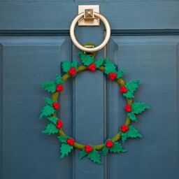 Paper High Felt Holly Christmas Wreath in Green - thumbnail 1