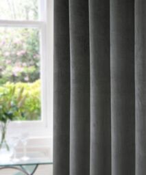 Homescapes Thermal 100% Blackout Velvet Curtains in Grey - Size: 117 cm width x 137 cm drop - thumbnail 2