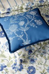 Sanderson 'Amanpuri / Jamilia' Cushion in Blue - Size: 45 cm x 45 cm - thumbnail 2