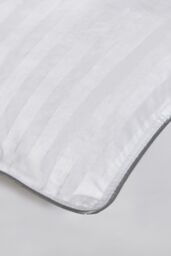 BHS 5 Star Hotel Collection 10.5 Tog White Goose Down Duvet - Size: Super King - thumbnail 5