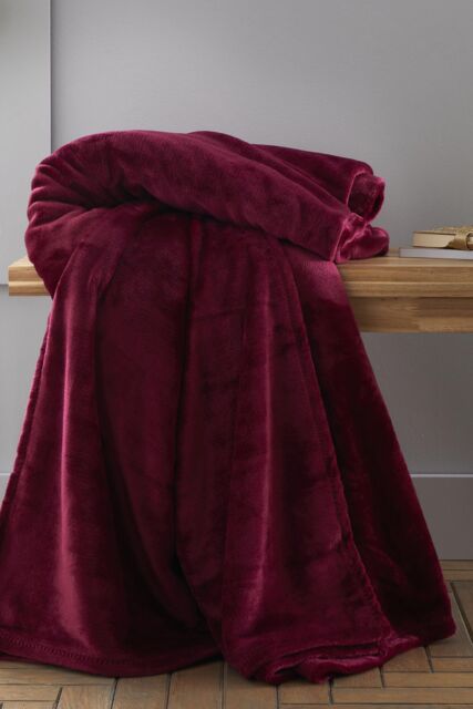 Catherine Lansfield 'Raschel Velvet Touch' Blanket Throw in Red - Size: 130 cm x 170 cm - image 1