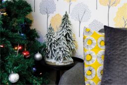 Netagon Decorative Snow Topped Mini Christmas Tree Display on Plinth in Green - thumbnail 6