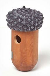 Homescapes Real Wood Acorn Bird Box in Brown - thumbnail 6