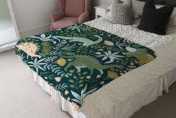 Benjamin Tate Design Hand drawn dinosaurs & tropical leaves & flowers. Designer Blanket in Natural - Size: 120 cm x 150 cm - thumbnail 4