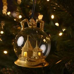 Warner Bros Harry Potter Alumni LED Collectable Bauble - Hagrid's Hut in Gold - thumbnail 1