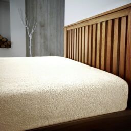 Smart Living Luxury Quality Fitted Teddy Bear Fleece Flannel Fitted Sheet in Cream - Size: Single Fitted