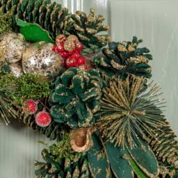Samuel Alexander 36cm Bauble & Pinecone Hanging Christmas Wreath with Red Berries in Green - thumbnail 6