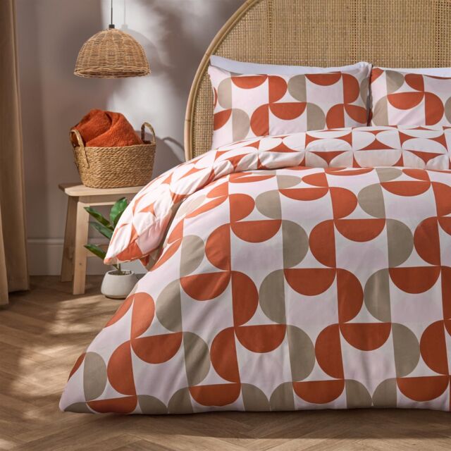 OHS Moroccan Abstract Microfibre Duvet Cover with Pillowcase Bedding Set in Burnt Orange - Size: King - image 1
