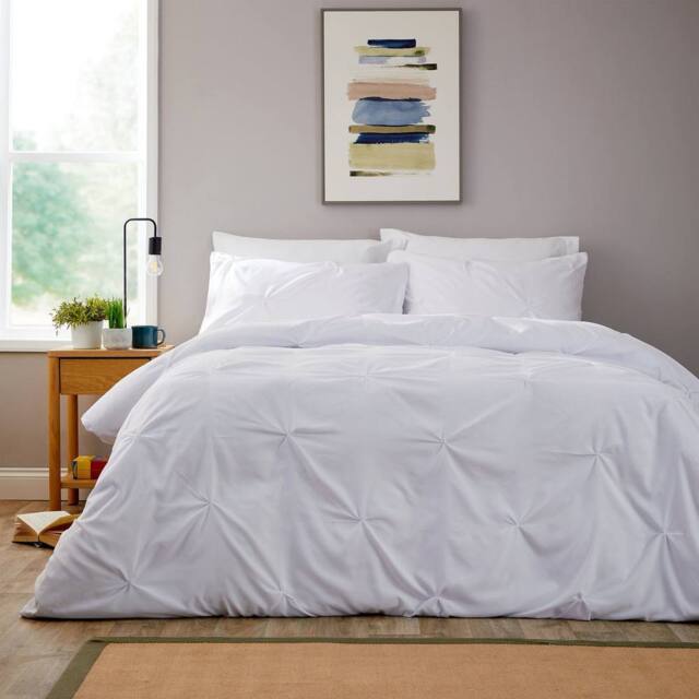 New Edge Blinds Pintuck Duvet Set in White - Size: Double - image 1