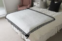 Benjamin Tate Design Greek Key Border Frame Blanket in Natural - Size: 120 cm x 150 cm - thumbnail 3