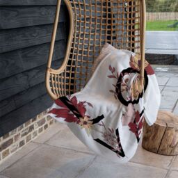 Benjamin Tate Design Love Typography Blanket in Natural - Size: 120 cm x 150 cm - thumbnail 4