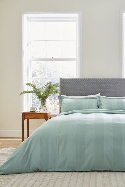1951 'Serra' Luxury Satin Stripe 250 Thread Count Sateen Duvet Cover Set in Green - Size: Super King - image 1