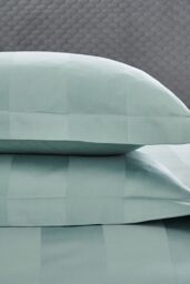 1951 'Serra' Luxury Satin Stripe 250 Thread Count Sateen Duvet Cover Set in Green - Size: Super King - thumbnail 4
