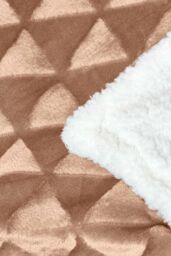 Homescapes Geometric Triangle Velvet Throw in Brown - Size: 200 cm x 230 cm - thumbnail 5