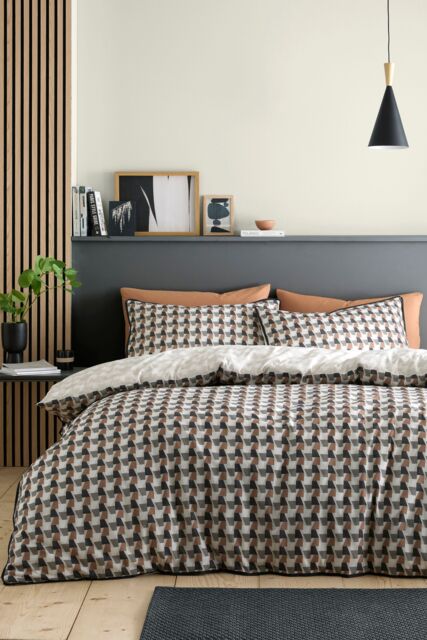 Appletree 'Jett' Geo Print 100% Cotton Duvet Cover Set in Brown - Size: Double - image 1