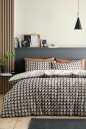 Appletree 'Jett' Geo Print 100% Cotton Duvet Cover Set in Brown - Size: Double
