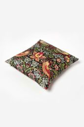 Homescapes William Morris Strawberry Thief Velvet Cushion in Black - Size: 45 cm x 45 cm - thumbnail 5