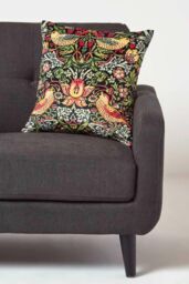 Homescapes William Morris Strawberry Thief Velvet Cushion in Black - Size: 45 cm x 45 cm - thumbnail 3