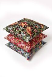 Homescapes William Morris Strawberry Thief Velvet Cushion in Black - Size: 45 cm x 45 cm - thumbnail 6