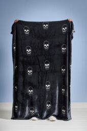 Catherine Lansfield 'Skulls' Halloween Blanket Throw in Grey - Size: 130 cm x 170 cm - thumbnail 2