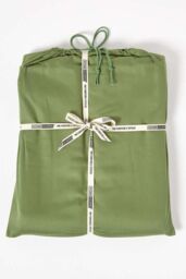 Homescapes Sateen Cotton Flat Sheet 400 TC in Green - Size: Double Flat - thumbnail 5