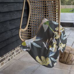 Benjamin Tate Design Yellow Flowers On Green Blanket in Natural - Size: 120 cm x 150 cm - thumbnail 4