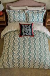 Sanderson 'Aubrey' Cotton Duvet Cover Set in Beige - Size: Super King - thumbnail 3