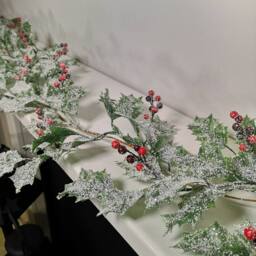 Samuel Alexander 1.8m Frosted Green Holly Leaf & Berry Glitter Garland Christmas Decoration - thumbnail 4