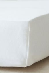 The Tiny Bed Company Premium 100% Cotton Fitted Sheet To Fit Cot 160 x 90cm in White - Size: Cot Bed - thumbnail 2