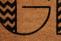 Orsina Gin Doormat, Fun Printed Coir Mat With Durable PVC Backing, Scrapes Dirt Off-Shoes With A Humorous Touch in Natural - Size: 100 cm diameter - thumbnail 3