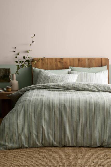 Appletree 'Yarn Dyed Woven Wide Stripe' Woven Duvet Cover Set in Green - Size: Single - image 1