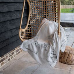 Benjamin Tate Design White Marble Texture Blanket in Natural - Size: 120 cm x 150 cm - thumbnail 4