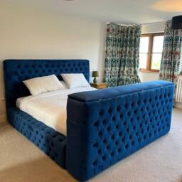 Stratus Interiors Ambassador TV Bed with Built-In Lift Luxury Non Storage Design in Blue - Size: King