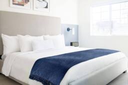 New Edge Blinds Camilla Collection Chenille Throw in Mid Navy - Size: 127 cm x 152 cm - thumbnail 2