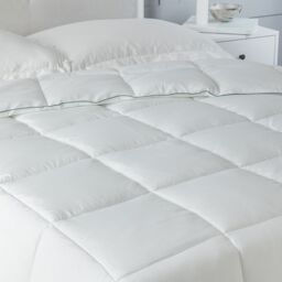 Snug City 10.5 Tog Luxury Microfibre Duvet Feels Like Down Filling Premium Soft Touch in White - Size: King - thumbnail 4