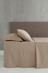 Catherine Lansfield 'Easy Iron Percale' Combed Polycotton 35cm Depth Sheet in Natural - Size: King Fitted - thumbnail 2