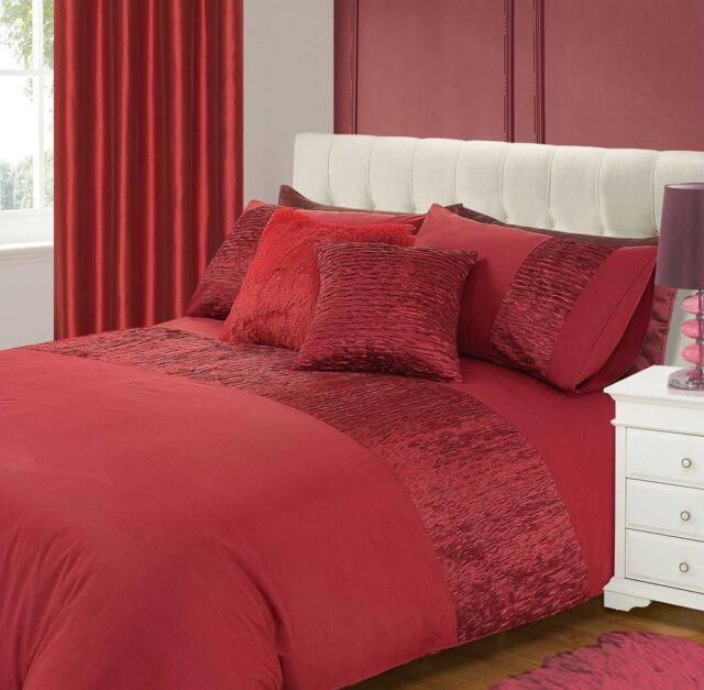 Intimates Chic Pleated Duvet Cover & Pillowcase Set in Burgundy - Size: Double